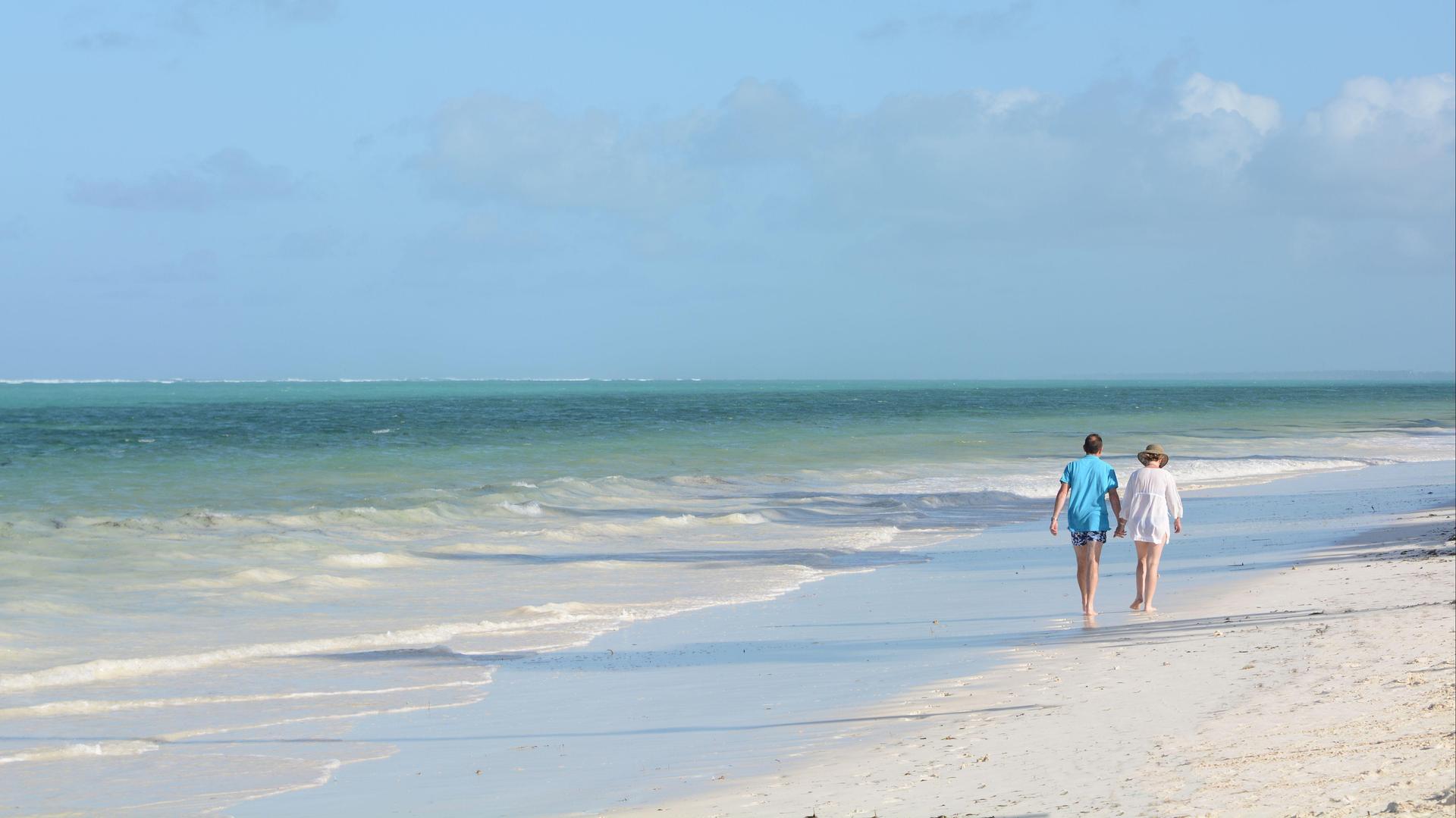 Fuga di 7 notti a Zanzibar: soggiorno di lusso al Breezes Beach Club & Spa con tour privati esclusivi