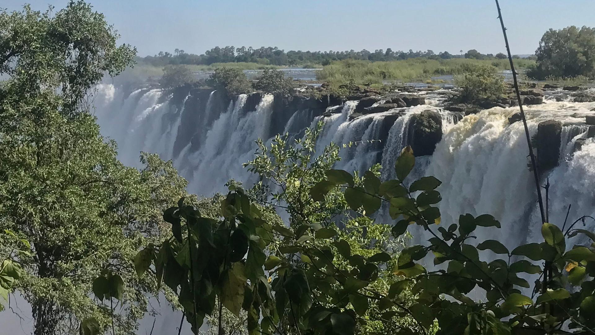 9-Day Sharing Safari – Highlights of Botswana & Victoria Falls